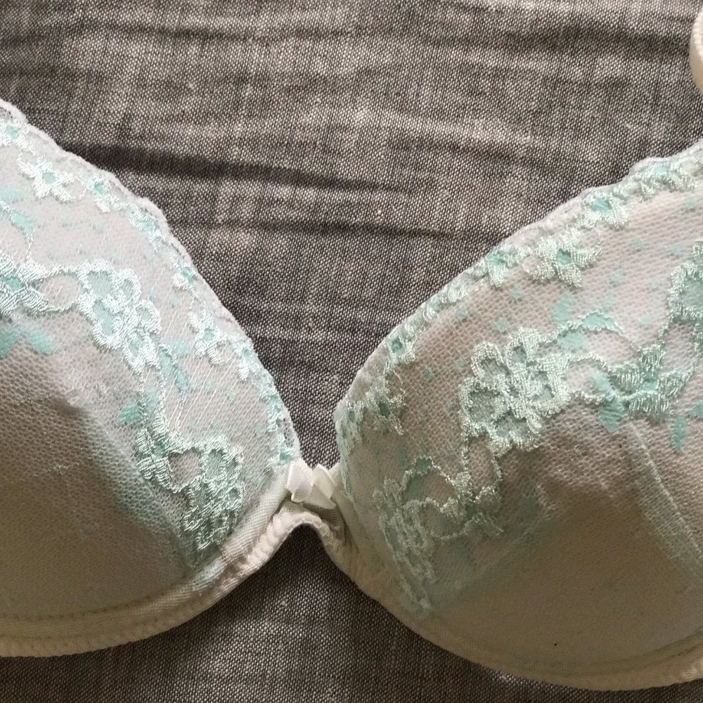 Beautiful bra - Picture 2 of 3